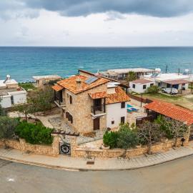 Petrochtisto Coastal Escape with Pool and Sea Views โรงแรมในโพมอส