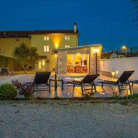 Villa Prestige Azinetti with Pool, Hotel in Štokovci