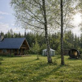 Hazel Hut - spacious fenced yard, sauna, 2-bedroom, Hotel in Pärnu