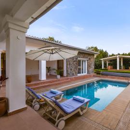 ELIVAAS The Aravalli Reserve The Isley Pet-Friendly Villa with Pool, Gazebo and Sit Out、Dhaujのホテル