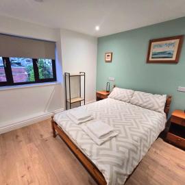 New 4 Bed House Sleeps up to 8 People, hotel a Chepstow