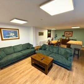 New 4 Bed House Sleeps up to 8 People, hotelli kohteessa Chepstow