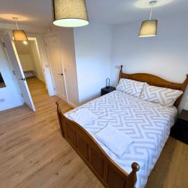 New 3 Bedroom Apartment Next to Station, hotel en Chepstow