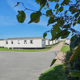 9 Fairway, Hopton Holiday Park - Three bedroom, sleeps 6, kitchen, lounge and dining area - Minimum 3 night breaks