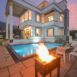 6BHK White Castle Villa, hotel in Malavli