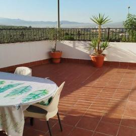 Casa andaluza con terraza cerca de Granada