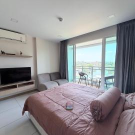 Whale Marina Condo, hotel in Na Jomtien