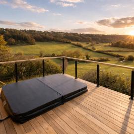 Luxury Shepherds Hut with Hot Tub Valley Views, hotel in Scarborough