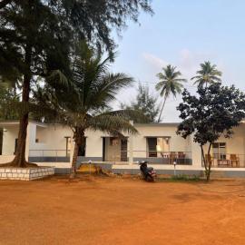 Lamer Beach Resort Gokarna، فندق في Gokarn