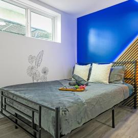 Cosmic Game Room, Yard & Close to WEM, hotel din Spruce Grove