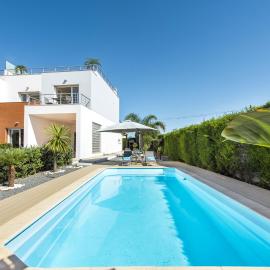 Casa Jacadi Luxury Villa, Private Pool, Rooftop terrace with sea View!