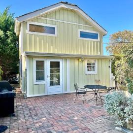 Steps to the beach - Seabreeze Cottage #3