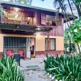 Casa Almendros, hotel in Cabuya