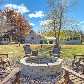 Family-Friendly Cabin Getaway On Castle Rock Lake Space to Relax & Play, hotel a New Lisbon