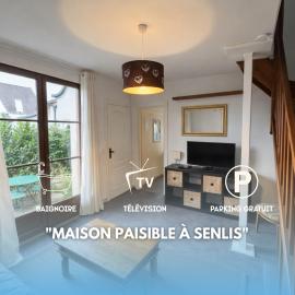 Maison paisible à Senlis, hotel in Senlis