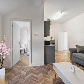 Stylish two bedroom flat in Woolton village