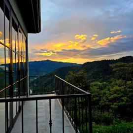 Bosque Tapantí, cerca del PN Tapantí en Orosí, Cartago, Costa Rica, hotel a Purisil