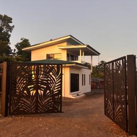 Villa Nomad, hotel in Naranjito