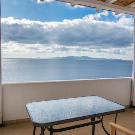 Blue View House 1 - Ysternia Bay - 2BR SeaFront, hotel a Istérnia