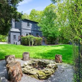 BlackBerry - Private home with Jacuzzi year-around, hotel in East Hampton