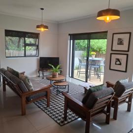 Quirky retreat next to beach and Kalkbay