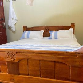 Solace Bar and Guest House, hotel a Kalangala