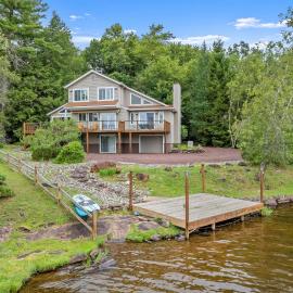 Lake Front Game Room Private Dock and More, hotel u gradu Albrightsville