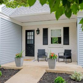 The Willowdale Cottage With Hot Tub, ξενοδοχείο σε Λάνκαστερ