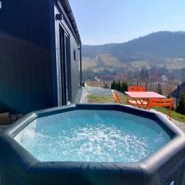 Domek Pośród Gór - JACUZZI WLICZONE W CENIE POBYTU,bajeczne widoki, relax i spokój، فندق في Laski