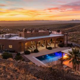 Secluded Retreat Pool Spa Sauna Rooftop Deck, hotel u gradu 'Las Cruces'
