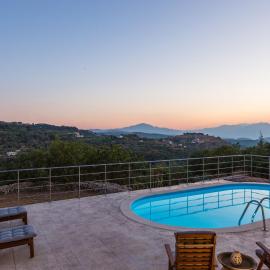 Oros Residence, Traditional Family Friedly Villa, in tranquil village، فندق في Óros