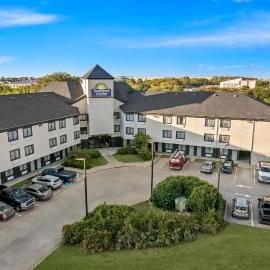 Days Inn & Suites by Wyndham DeSoto、デソトのホテル