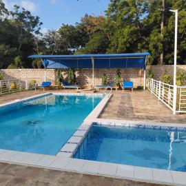 Memories Home Diani Beach Road- With Pool, 5 min to the Beach
