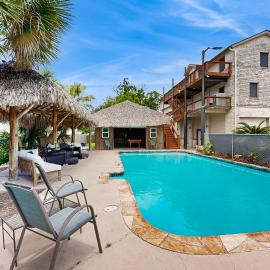 Bacliff Family Getaway w/ Game Room + Private Pool