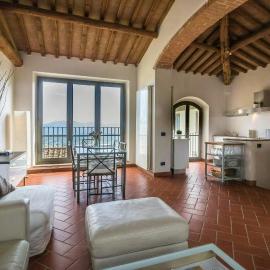Spacious Apartment With Pool Near Lucca, hotel u gradu Matraia