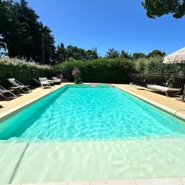 Villa des Sables, hotel Tresques városában