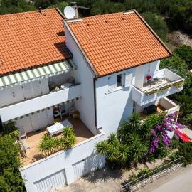 Apartments by the sea Igrane, Makarska - 25288