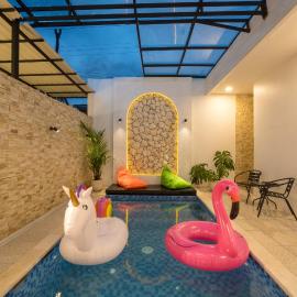 Villa Rooz BARU private pool dining kitchen, hotelli kohteessa Cebongan