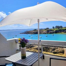Un Balcon face à la mer - les pieds dans l'eau