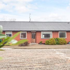 4 star holiday home in Allingåbro, khách sạn ở Allingåbro