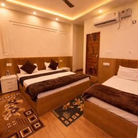 Urban Diamond Palace - Near Ram Mandir, hotelli kohteessa Ayodhya