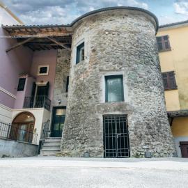 La Torre Medievale - Storia e Comfort، فندق في Licciana Nardi