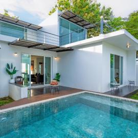 3BR Pool Villa Overlooking Chalong Bay-Nariya V9, hotel v mestu Chalong