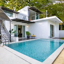 Exclusive! 3-Bedroom Pool Villa with Bay View-Nariya V8, hotel v mestu Chalong