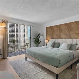 King Bed in Waikiki Snorkels & chairs Lanai