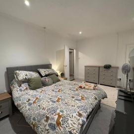 Spacious 3-Bed Terrace, Great Links