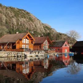 Lysefjord's pearl - the boathouse by the Preikestolen、Strandのホテル
