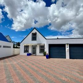 5 bedroom home in Langebaan, located close to Club Mykonos and Laguna Mall