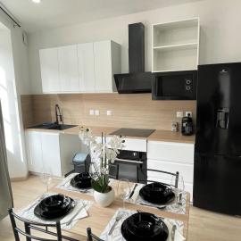 Viesnīca 2-Appartement calme et bien rénové avec 2 chambres pilsētā Nantiā