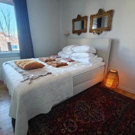 Rymlig 2-rumssvit nära Centralstationen - Anna Josefinas Stay, hotel v destinácii Umeå